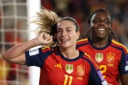 西班牙女足4-0英格兰女足，皮纳破门，阿莱西亚双响
